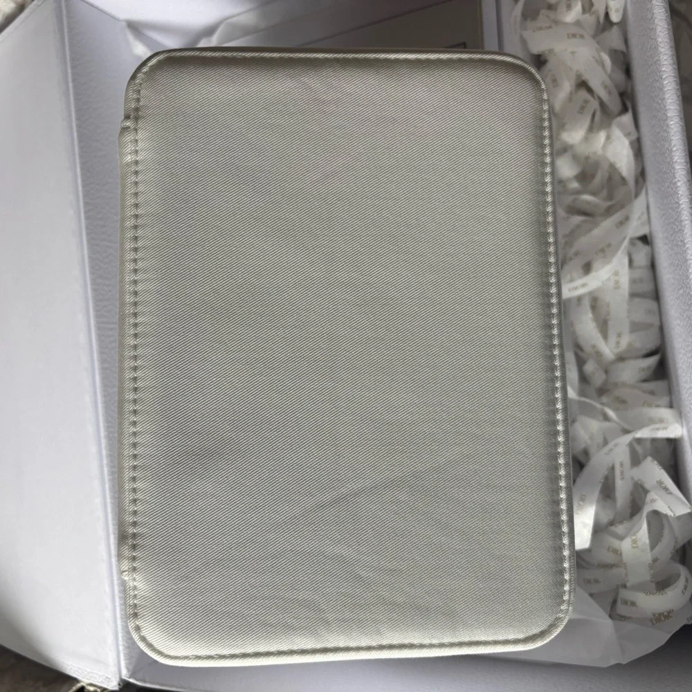 Dior Beauty Platinum gift- train case, head band, hand towel - Picture 7 of 13